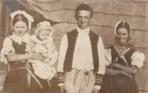 1. Michal Fabián, Verona Fabiánová rod. Fedušová, dieťa Ján Fabián