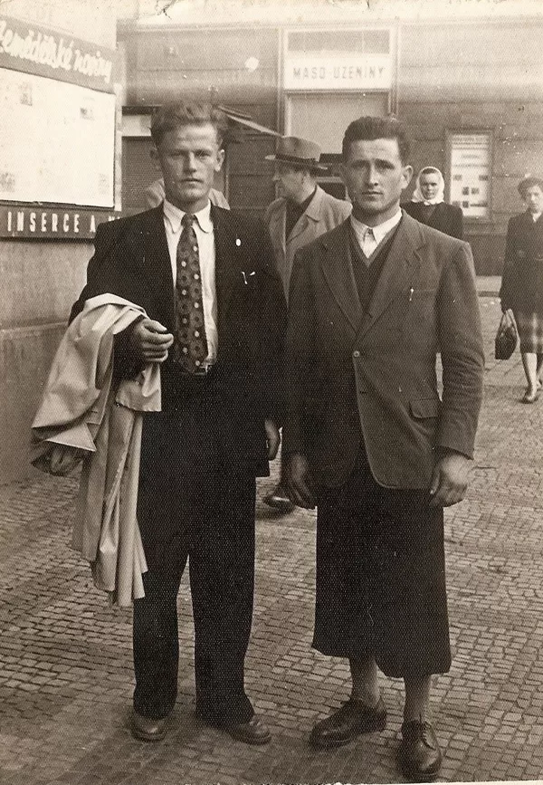 3. Ujačane na robotach v Praži, cca 1948-1949